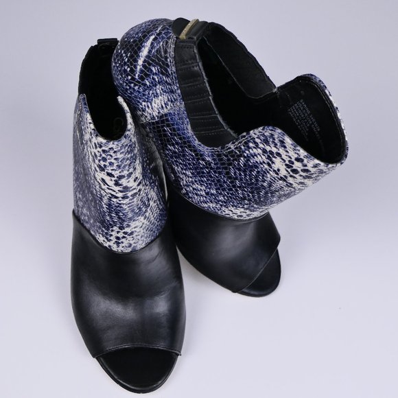 Calvin Klein Women's SZ 6.5 Sarine Blue Snakeskin Peep Toe Booties 4" Heel - Picture 1 of 13